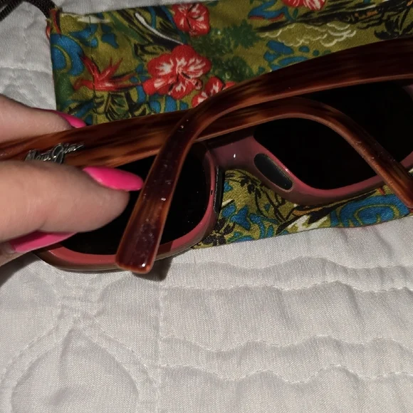 Elegant Maui Jim Brown Sunglasses with Floral Case - Picture 6 of 8